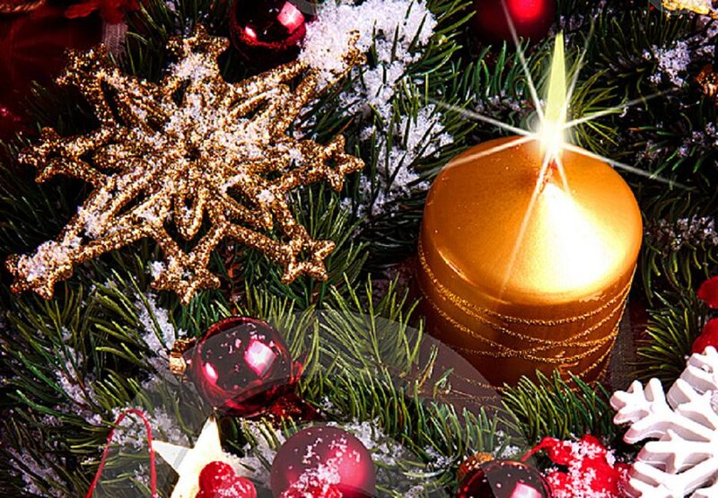 Christmas Candle and Ornaments — Green
