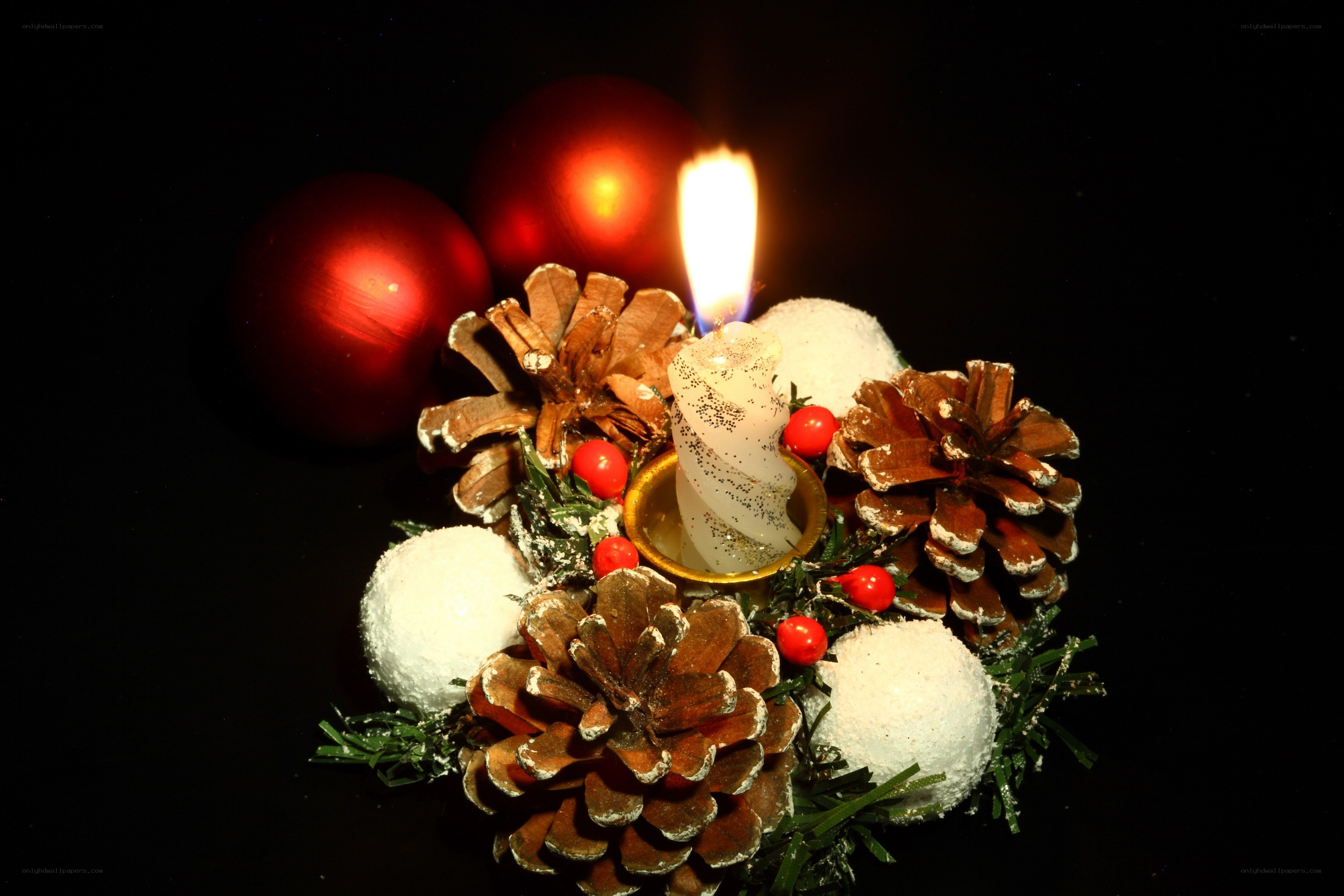 Christmas candle arrangement