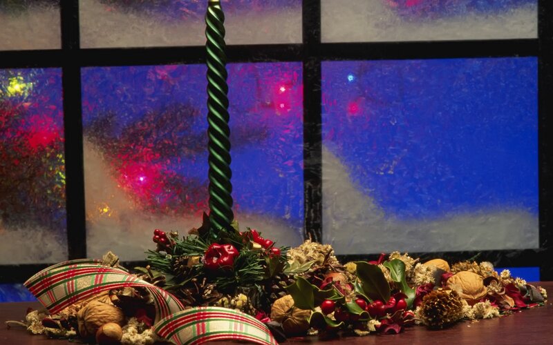 Christmas candle arrangement
