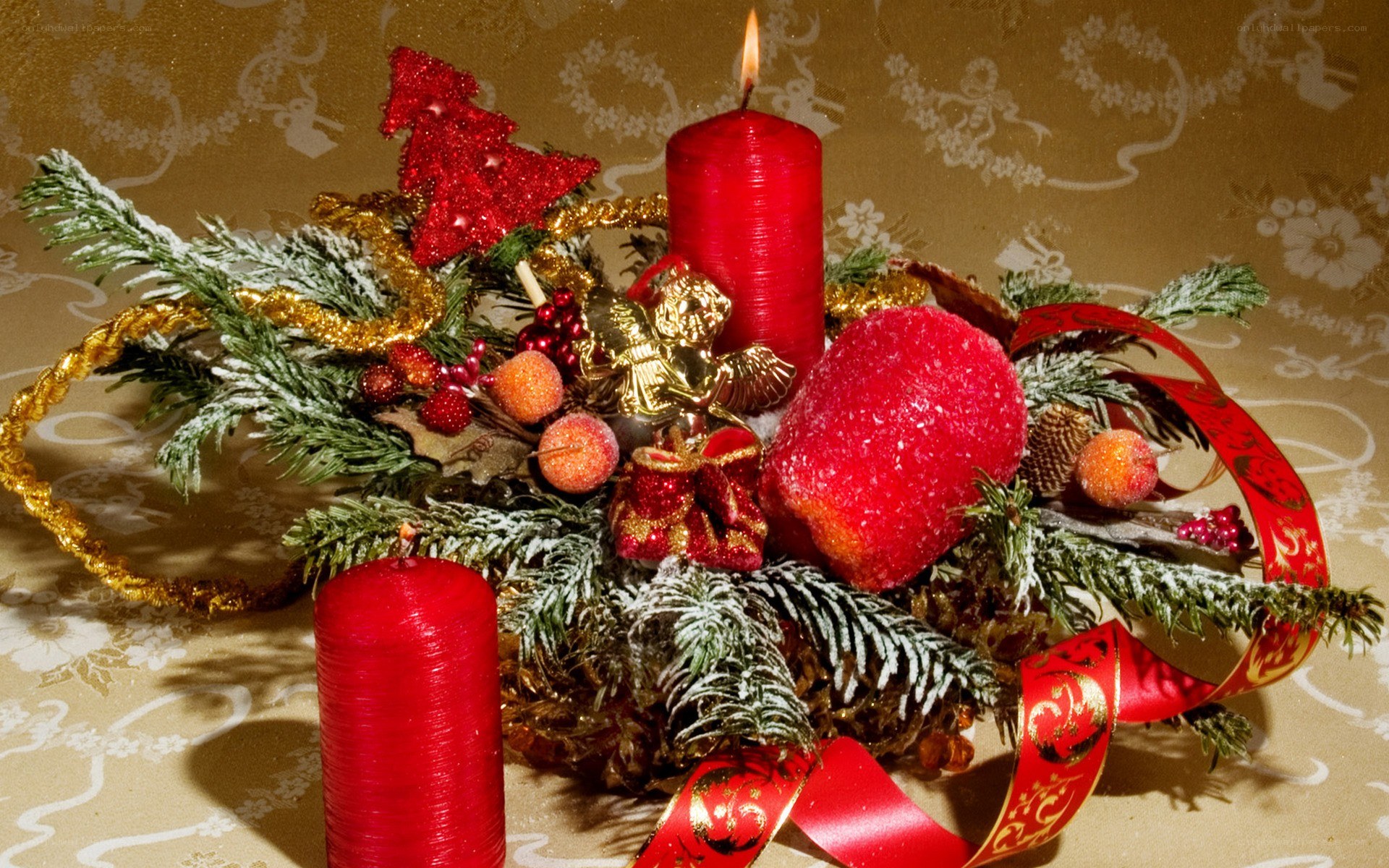 Christmas candle arrangement