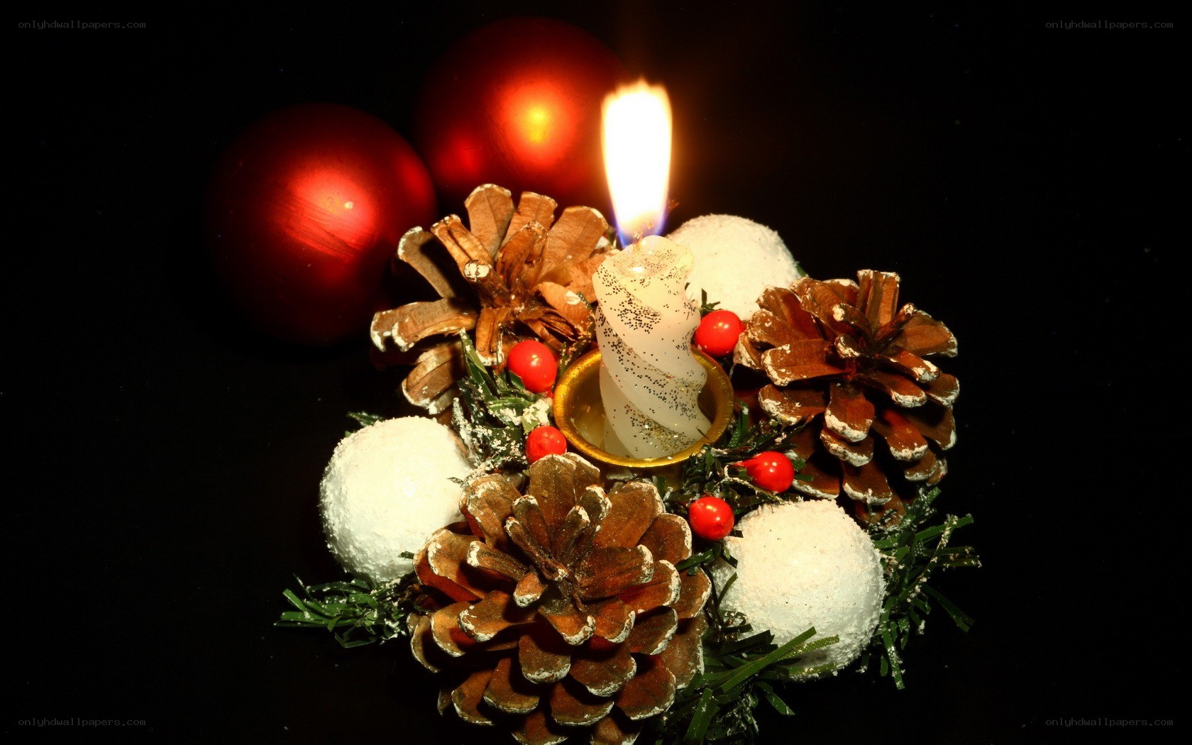 Christmas candle arrangement