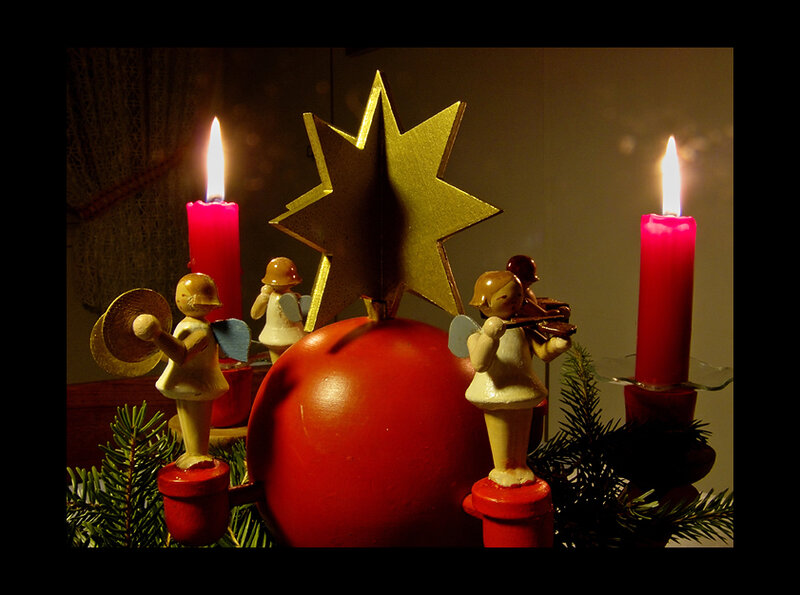 Christmas Candle Arrangement — Red