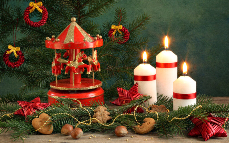 Christmas Candle Display — Green