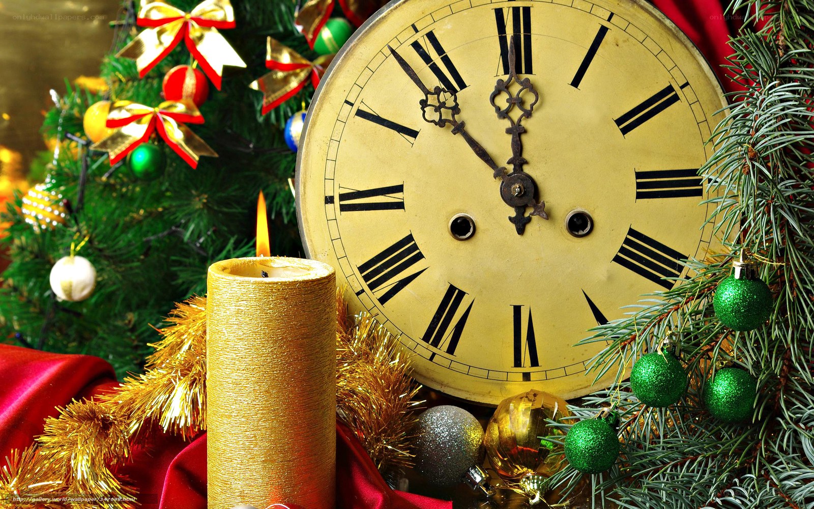 Christmas clock and candle