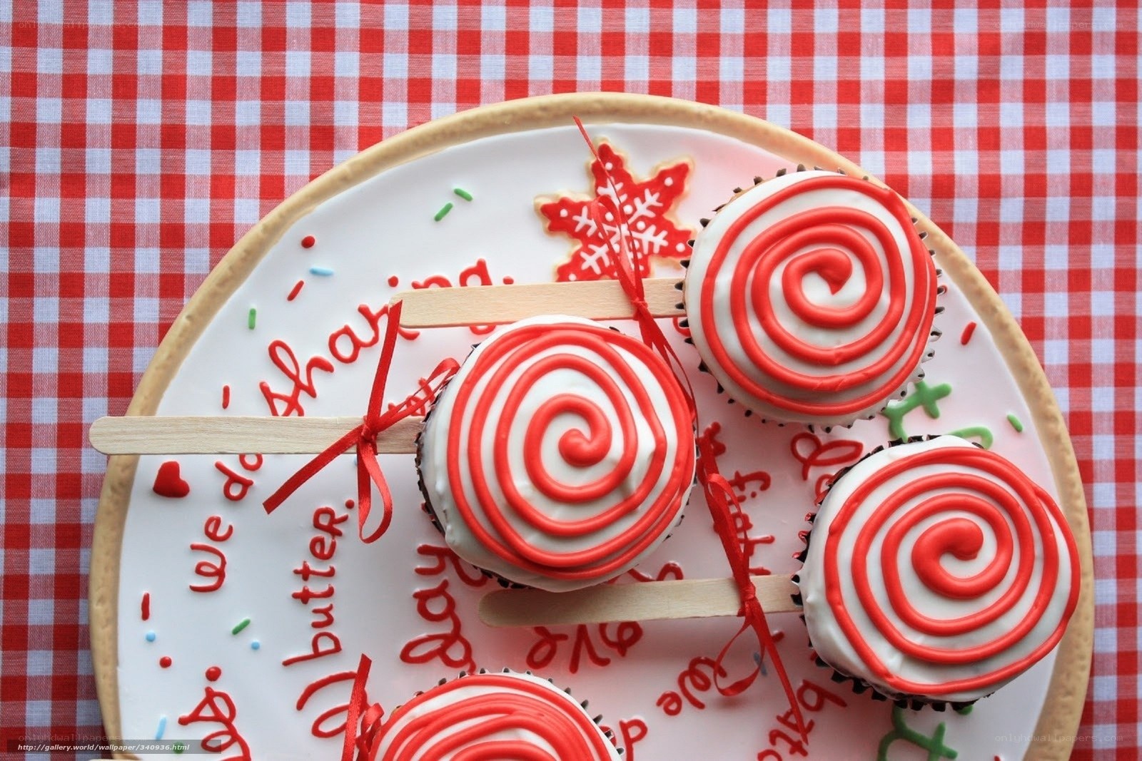 Christmas cupcakes on platter