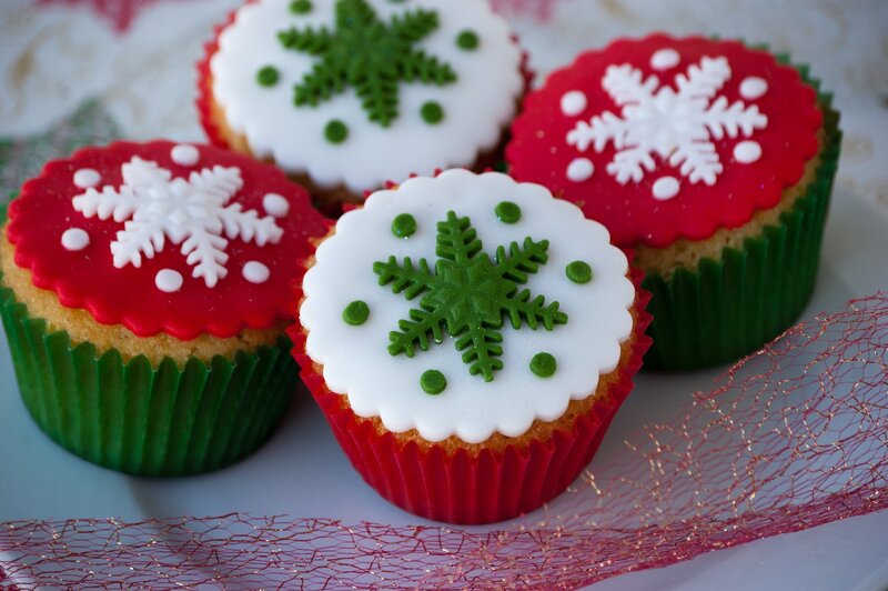 Christmas Cupcakes — Red, Festive