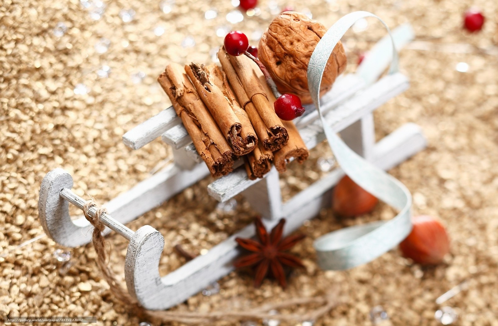 Christmas decoration with cinnamon sticks