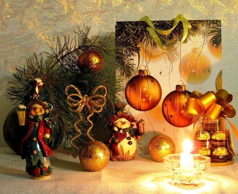Christmas Decorations — Gold, Festive, Winter