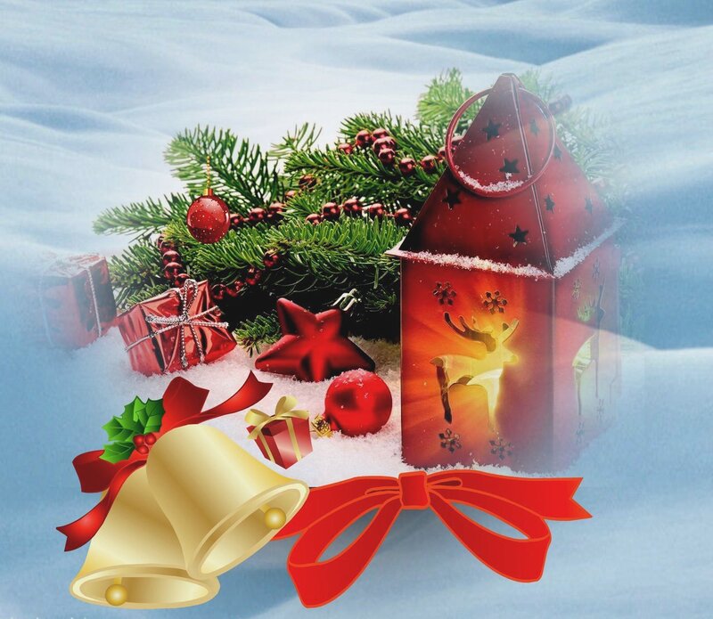 Christmas Decorations in Snow — Red