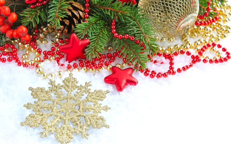 Christmas Decorations on Snow — Red