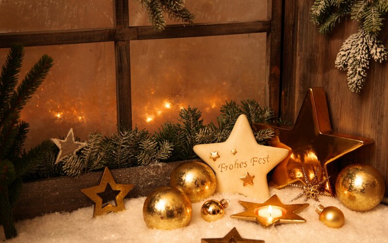 Christmas Decorations on Windowsill — Gold