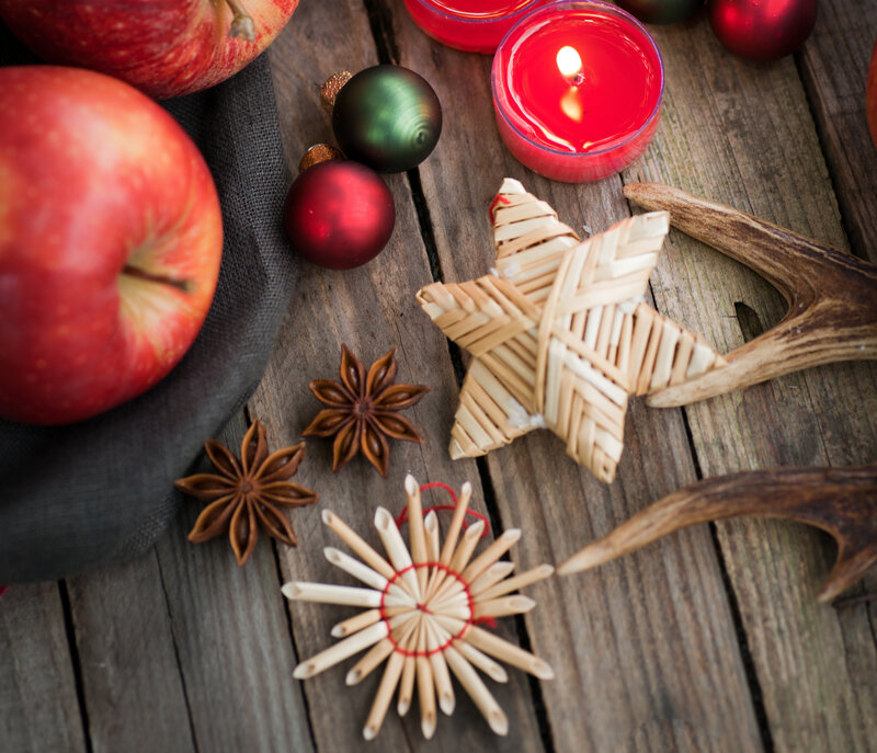 Christmas Decorations on Wood — Red, Cozy