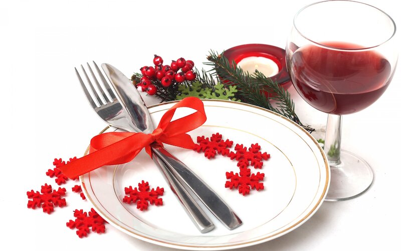 Christmas Dinner Setting — White, Festive