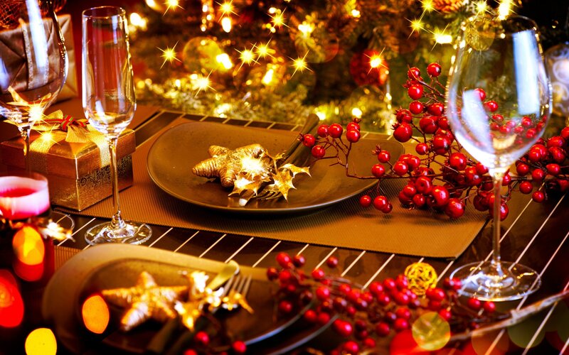 Christmas Dinner Table — Brown