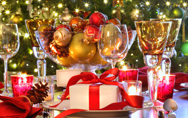 Christmas Dinner Table — Red, Festive