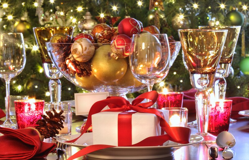 Christmas Dinner Table — Red