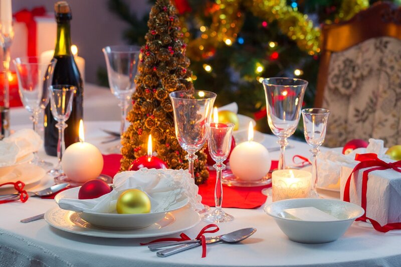 Christmas Dinner Table — White, Festive