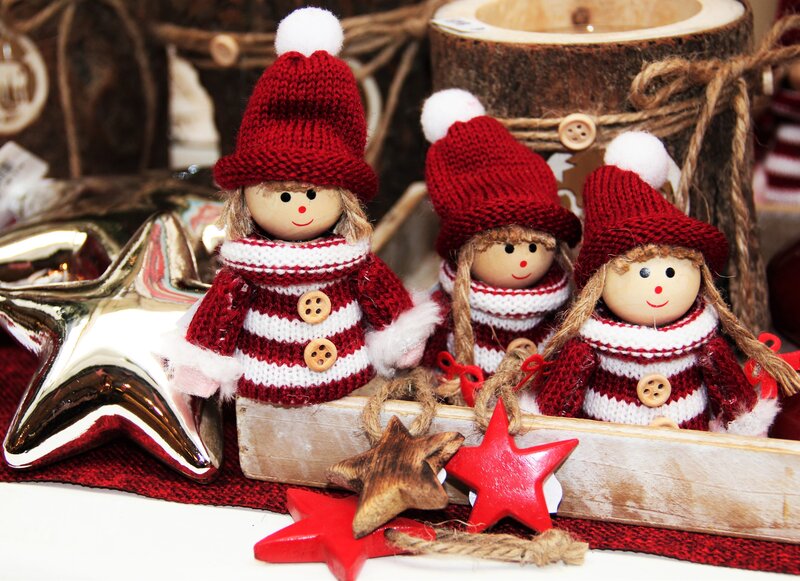 Christmas dolls in a wooden box