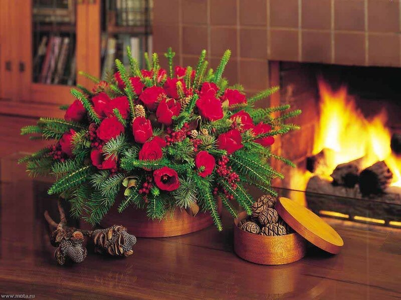 Christmas Floral Arrangement — Red