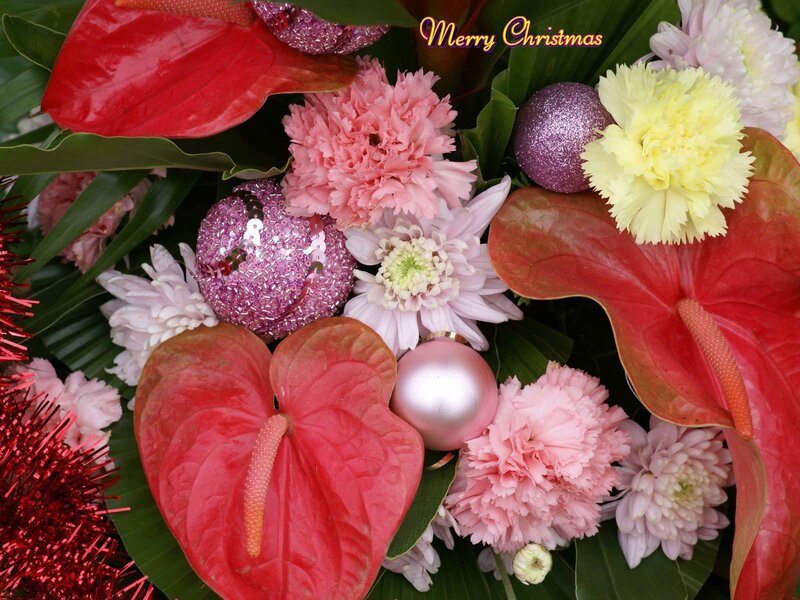 Christmas Flower Arrangement — Red
