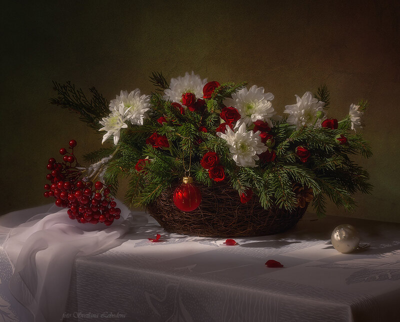 Christmas Flower Arrangement — White