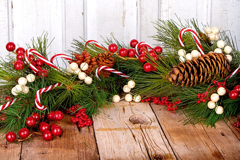 Christmas Garland on Wood — Green