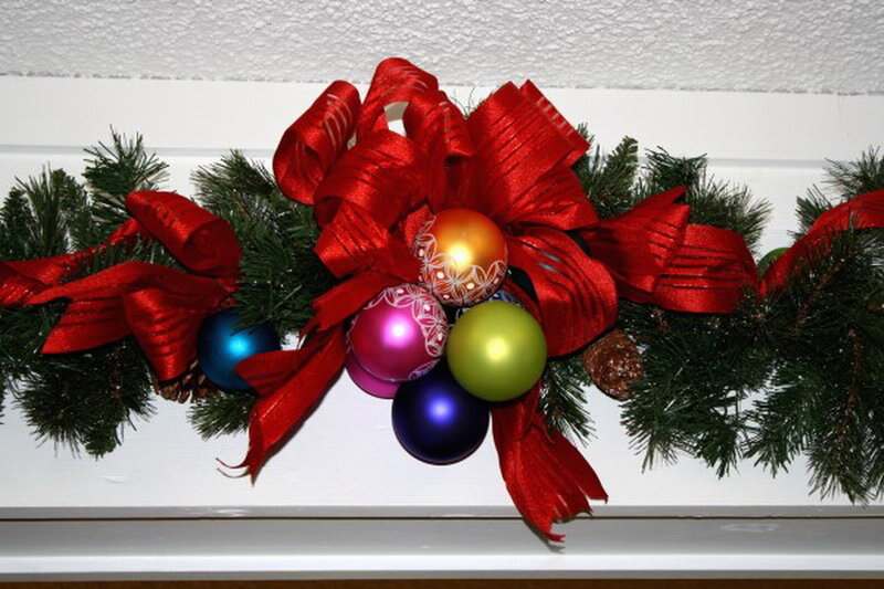 Christmas Garland with Ornaments — Red