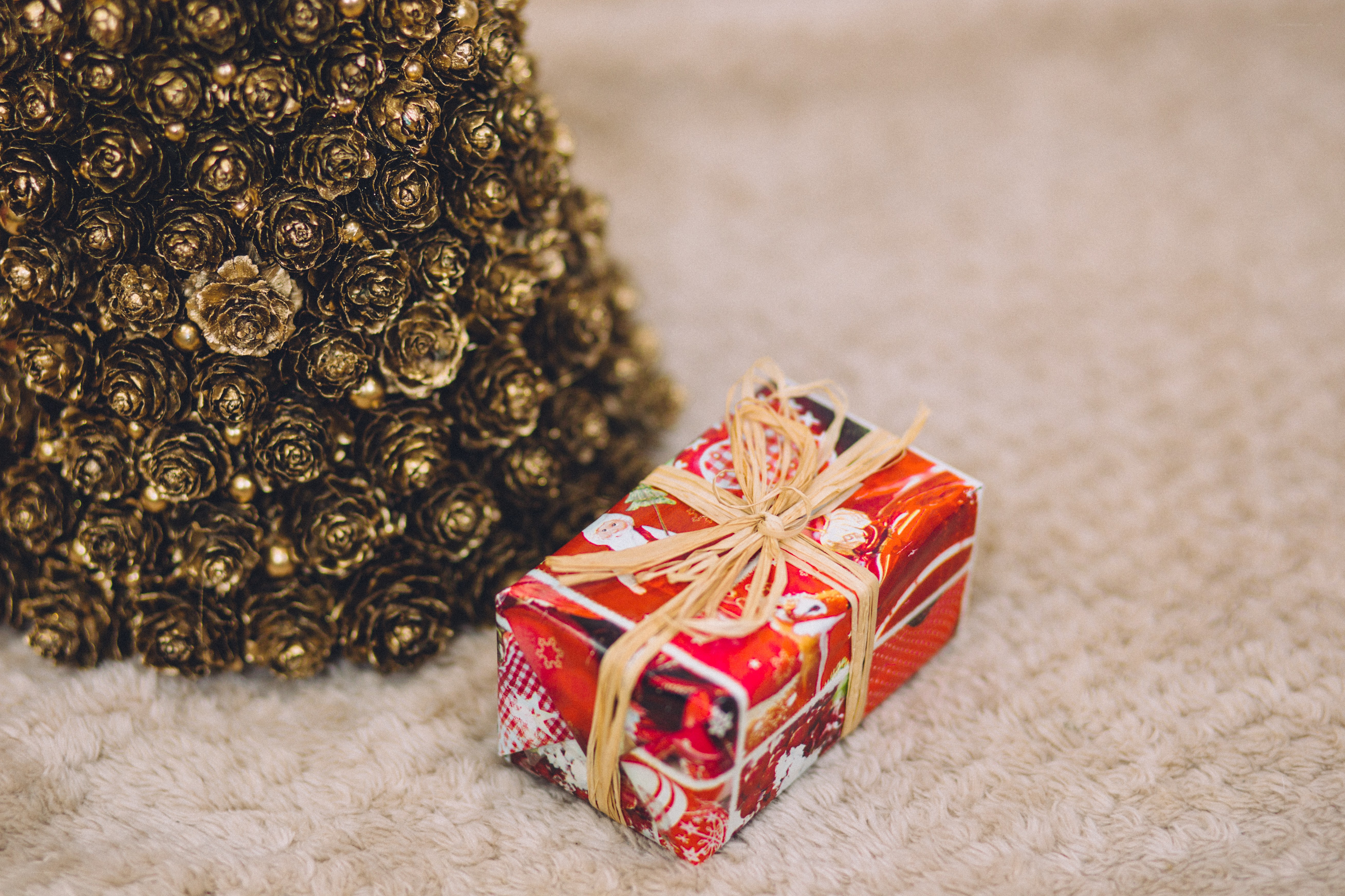 Christmas gift and tree decoration