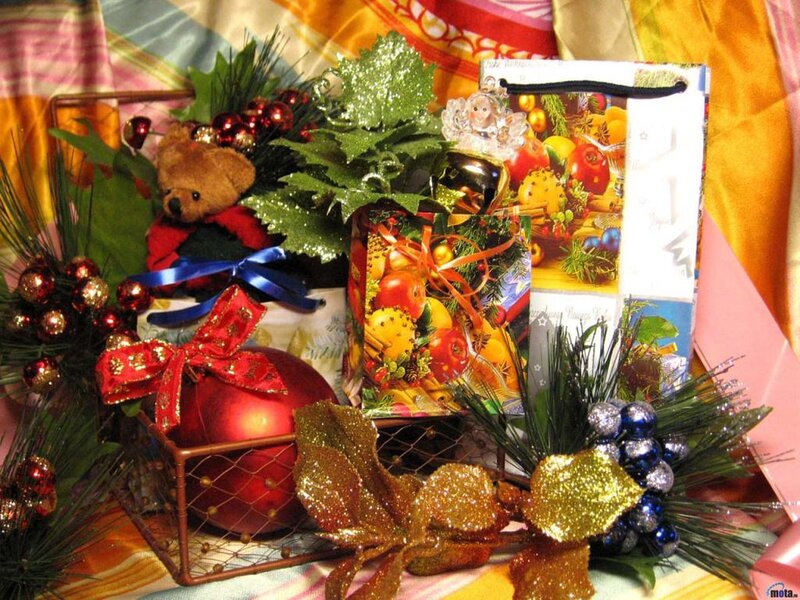 Christmas Gift Arrangement — Red