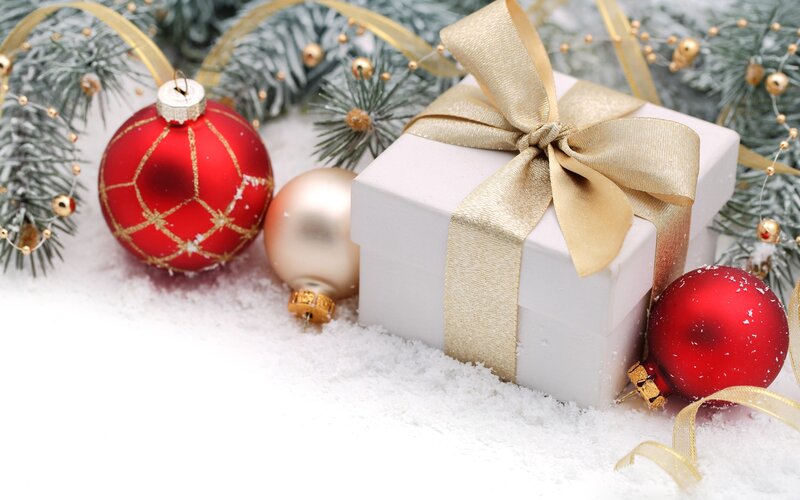 Christmas Gift Box — White