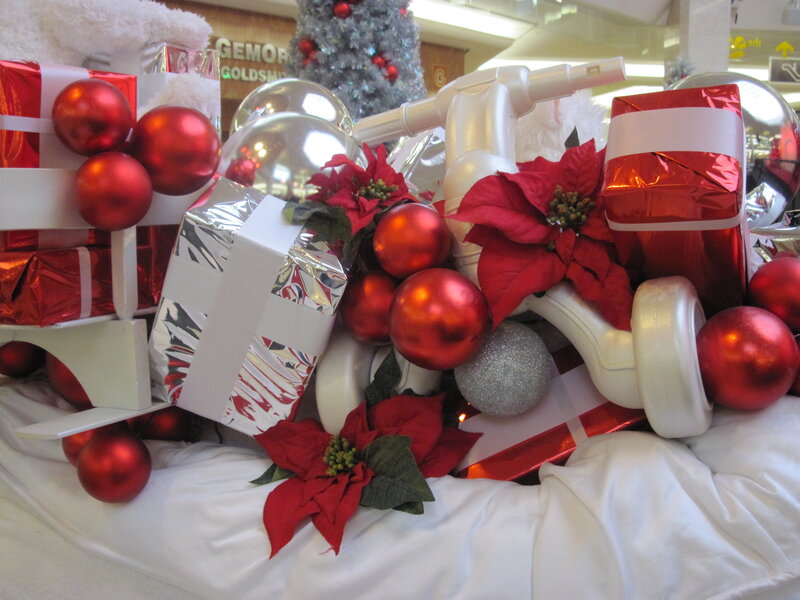 Christmas Gift Display — Red
