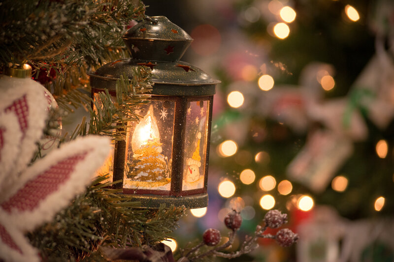 Christmas Lantern on Tree — Green