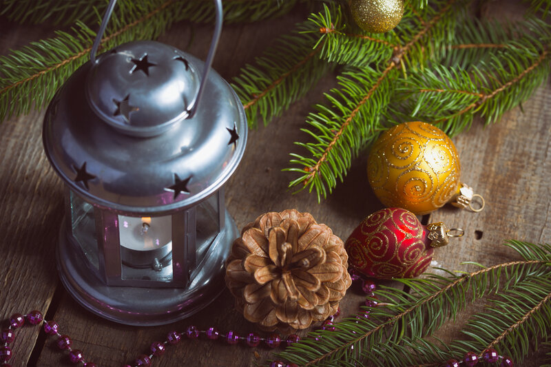 Christmas Lantern with Ornaments — Green