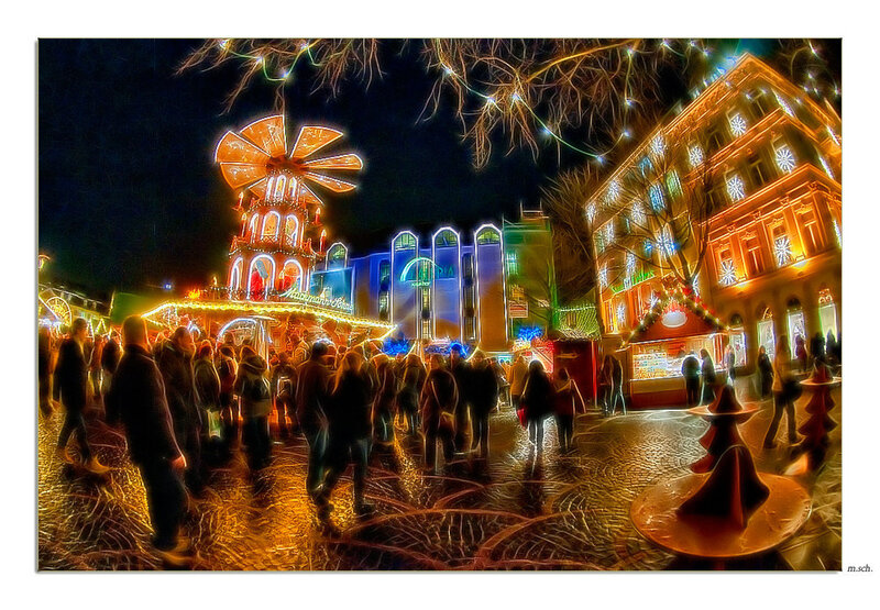 Christmas Market at Night — Yellow