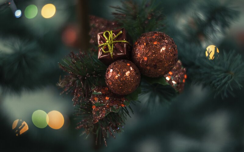Christmas Ornament Cluster — Green