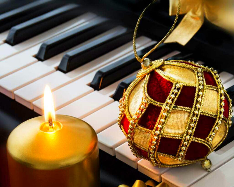 Christmas Ornament on Piano — Gold