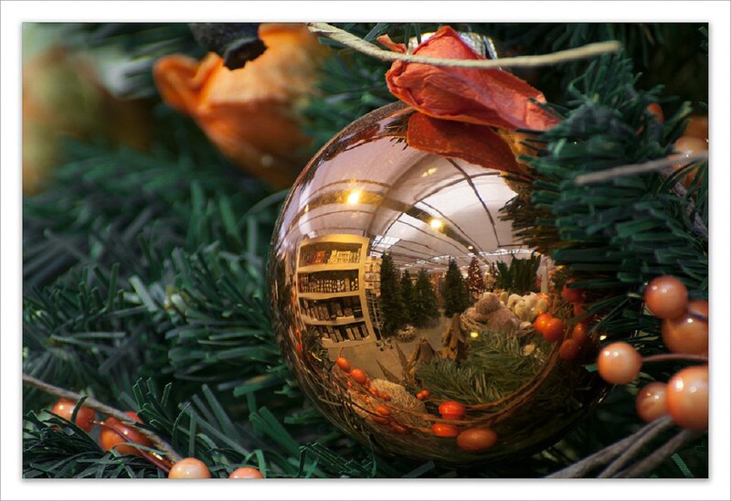 Christmas Ornament Reflection — Green