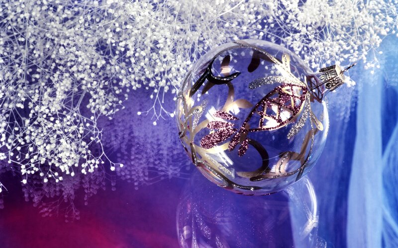 Christmas ornament with floral design