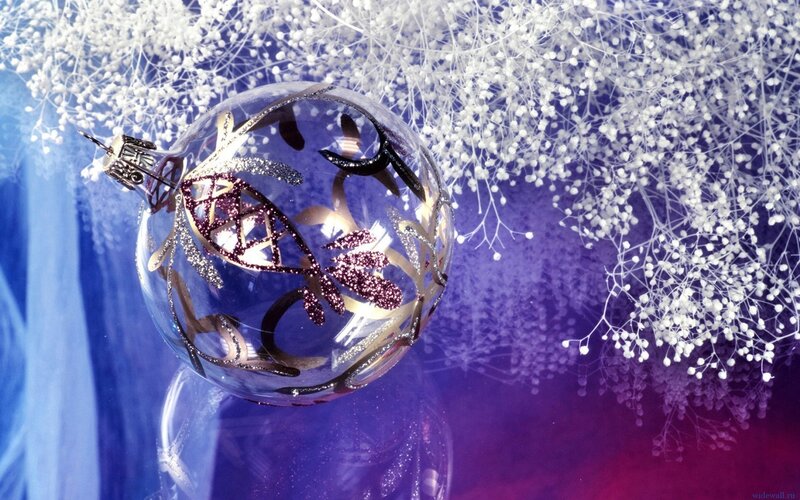 Christmas ornament with floral design