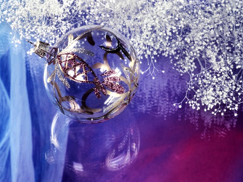 Christmas ornament with glitter design