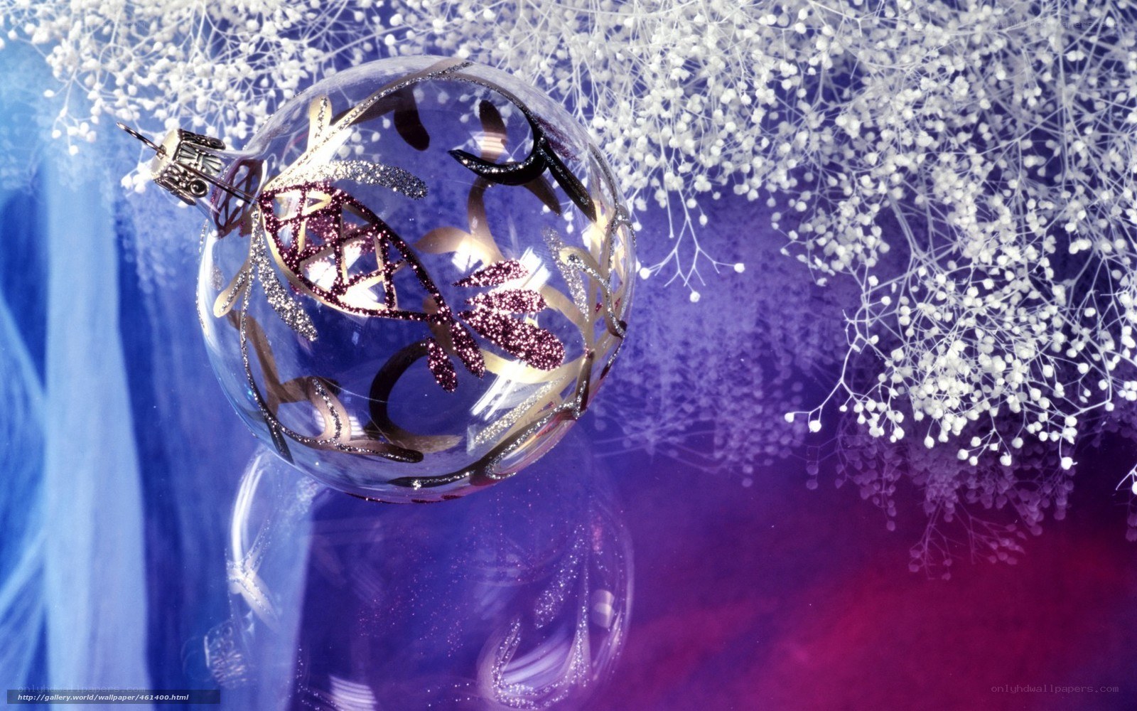Christmas ornament with glitter design