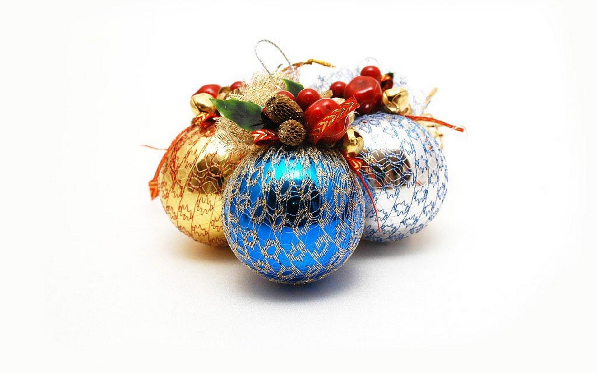 Christmas ornaments cluster