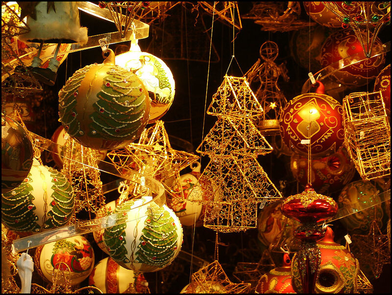 Christmas Ornaments Display — Gold