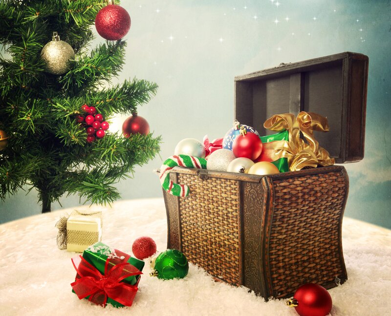 Christmas Ornaments in Basket — Green, Festive