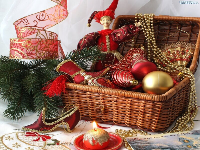 Christmas Ornaments in Basket — Red