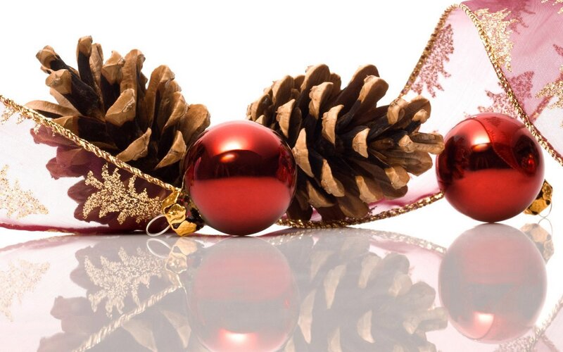 Christmas ornaments with pinecones