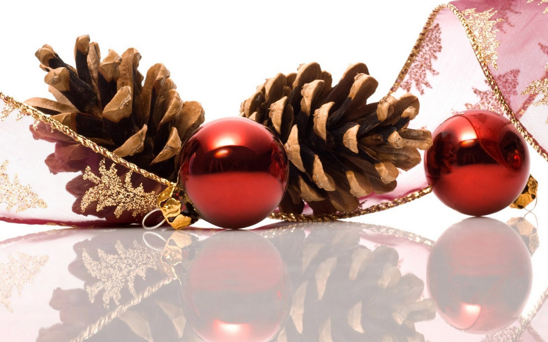 Christmas ornaments with pinecones