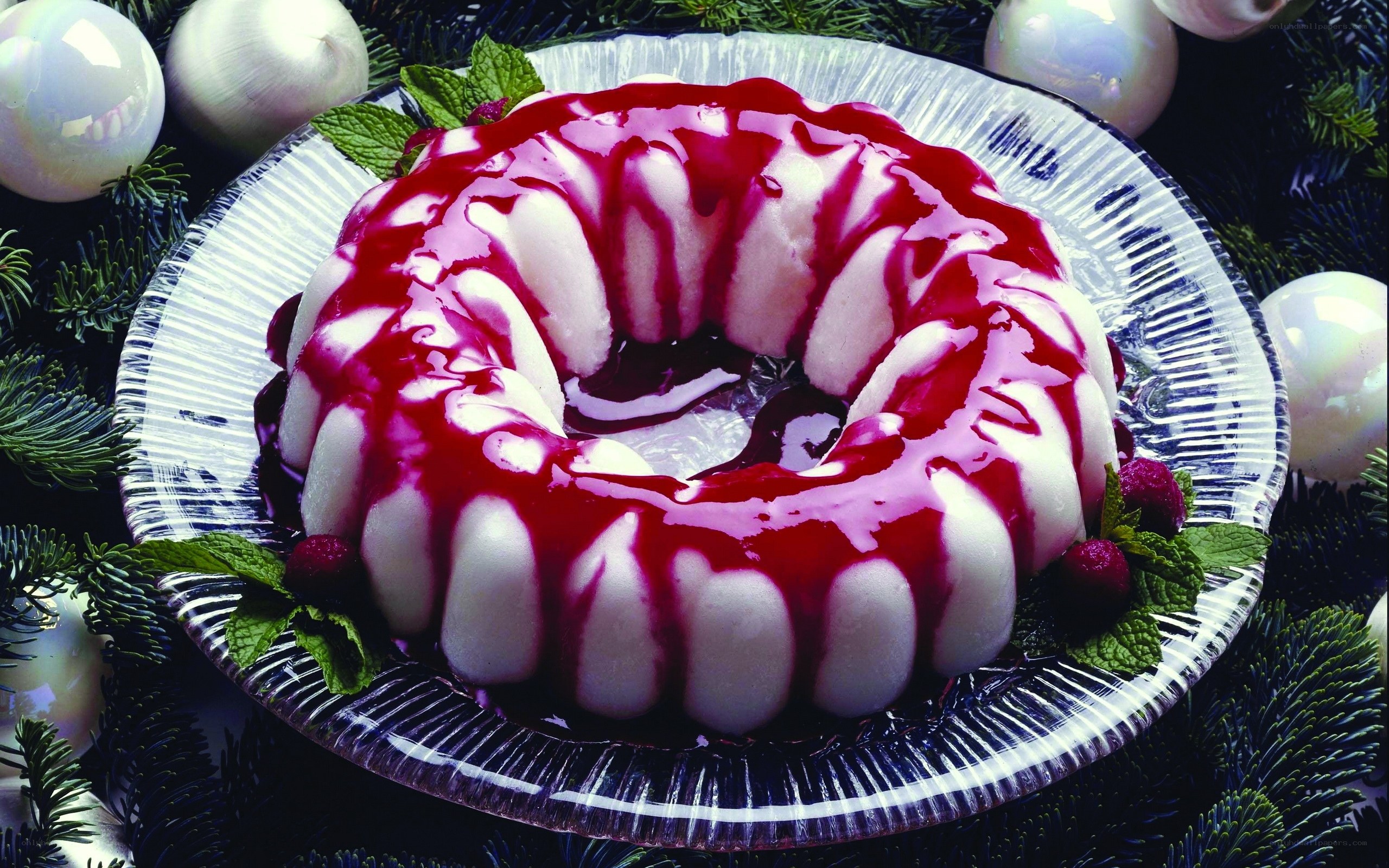 Christmas pudding with berry sauce