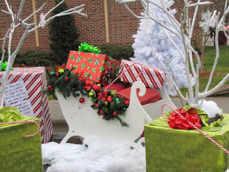 Christmas Sleigh Display — White