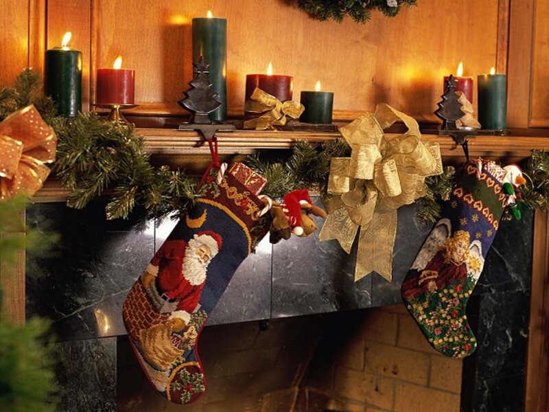 Christmas Stockings on Mantel — Green